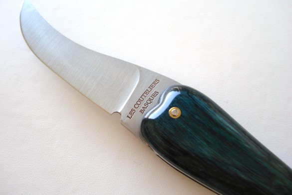 Bixia, couteau en forme de piment d'Espelette bleu