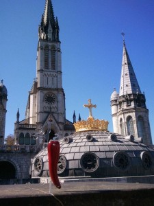 Bixia, couteau basque artisanal en forme de piment d'Espelette à Lourdes. 