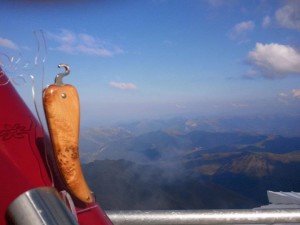 Bixia, le couteau basque en forme de piment d'Espelette au Pic du Midi. 