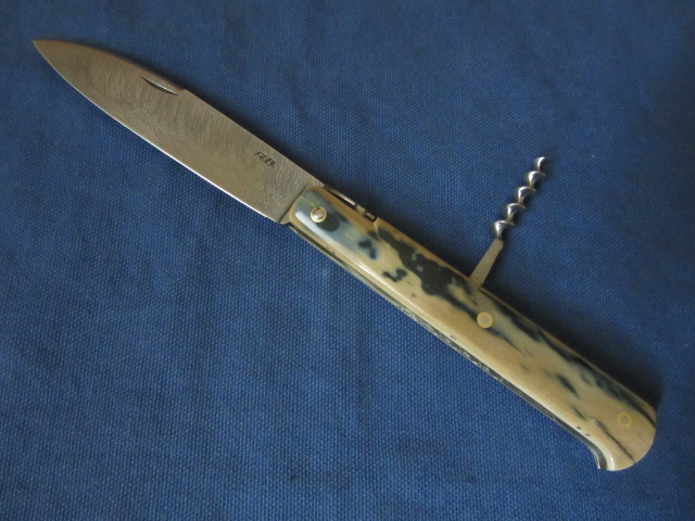 Couteau de poche en ivoire de mammouth et lame damas avec tire-bouchon